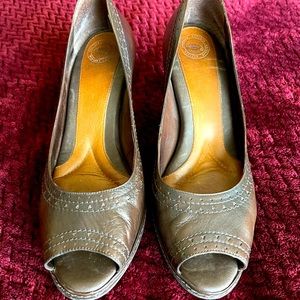👡Nuture Brown Leather Pumps- Size 9.5
